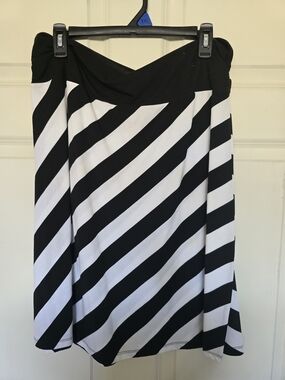 Faded Glory Black and White Diagonal Stripe A-Line Skirt